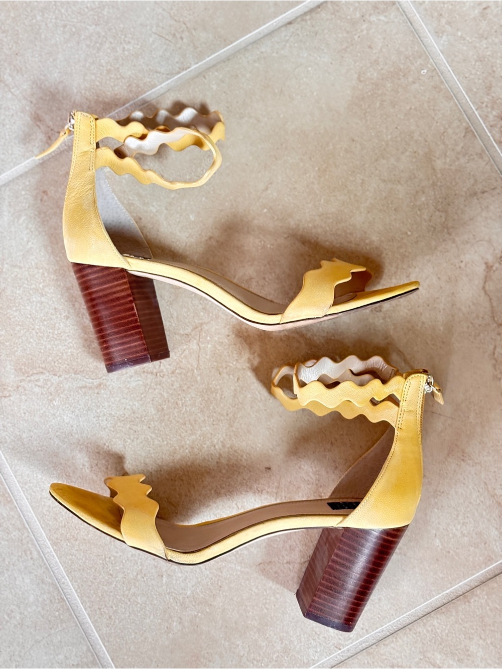 White House Black Market heels - Picture 4 of 5